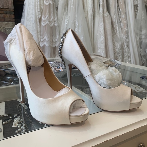 Badgley Mischka Kiara Platform Embellished Heel - Picture 3 of 3